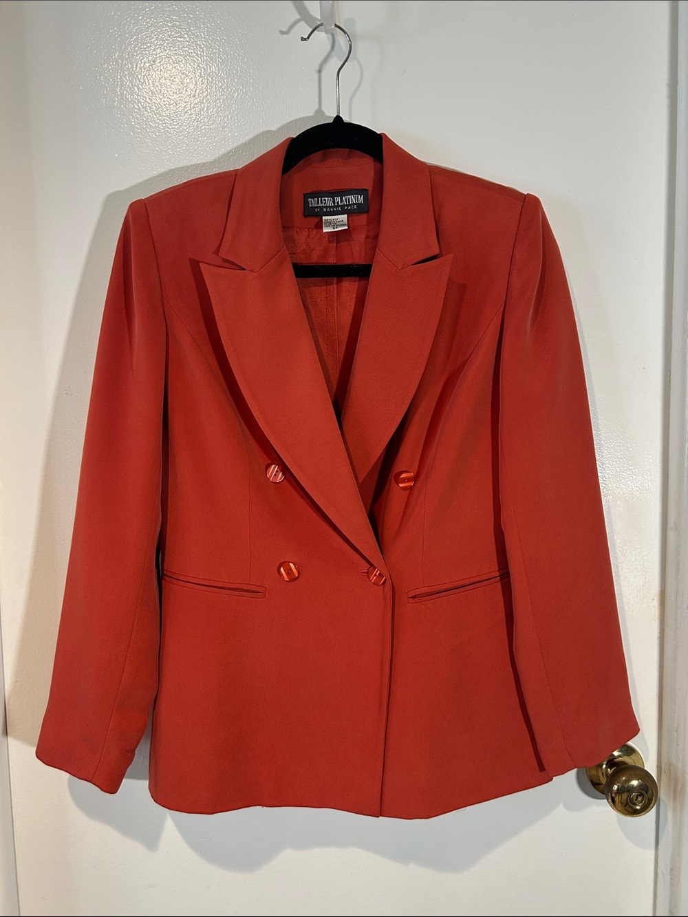 Tailleur Platinum Coral-Red Double-Breasted 100% Silk Blazer - size 6P